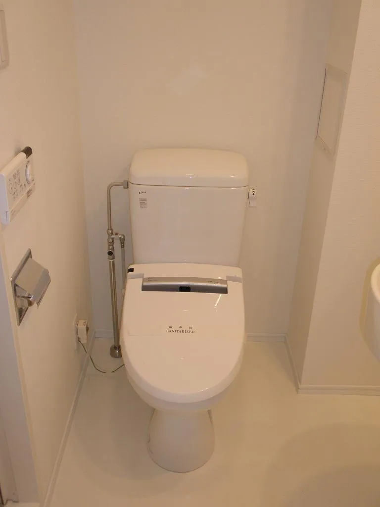 Esty Maison Musashikoyama - Interior - ["Toilet seat", "Toilet", "Bathroom"]