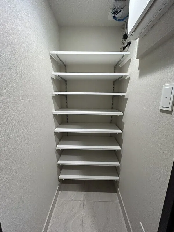 Blanchiesta Kiba - Interior - ["Shelving", "Grey", "Shelf"]