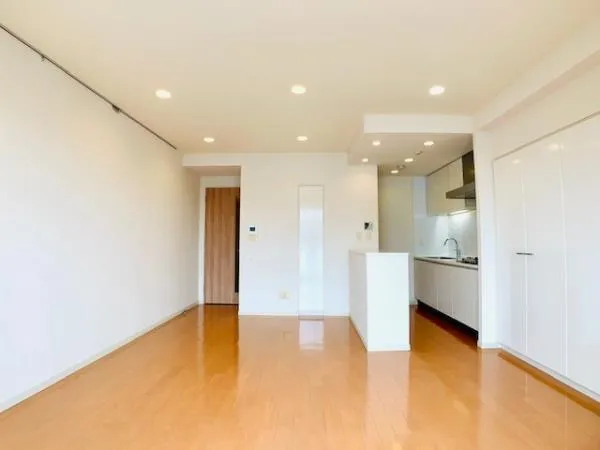 Brillia Ist Sangenjaya Blossom Terrace - Interior - ["Flooring", "Floor", "Wood"]