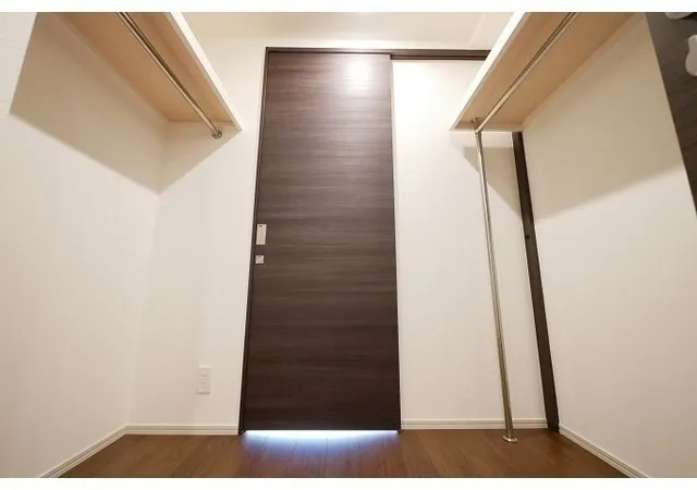 Comforia Shinjuku East Side Tower - Interior - ["Stairs", "Property", "Room"]