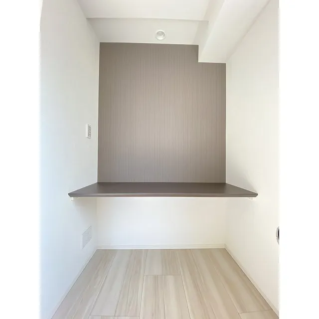 LIBR GRANT Haneda - Interior - ["Building", "Rectangle", "Wood"]