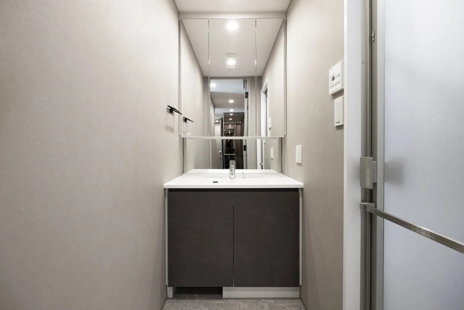 DeLCCS Nagatacho - Interior - []