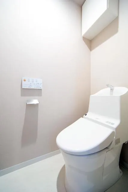 Gardenier Kinuta WEST - Interior - ["Toilet", "Toilet seat", "Bathroom"]