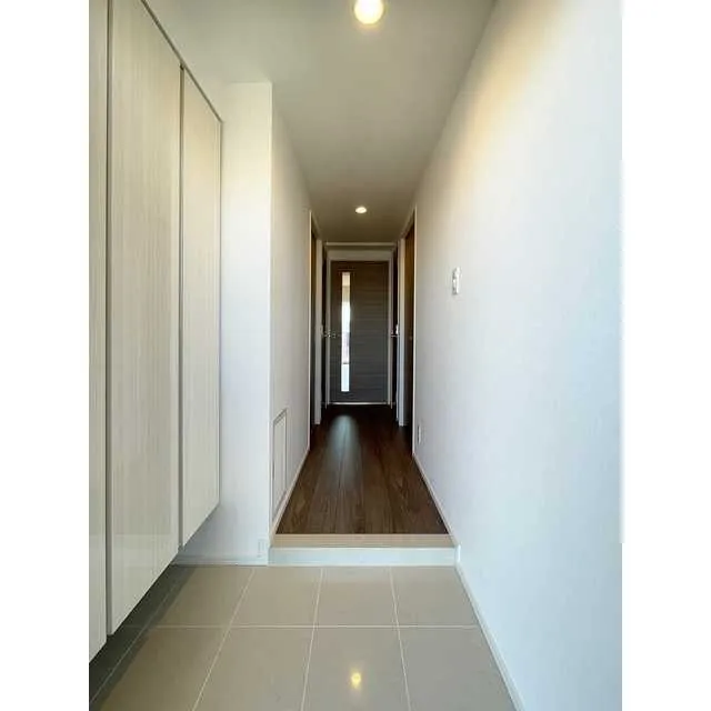 Zinnia Asakusa - Interior - ["Building", "Door", "Fixture"]