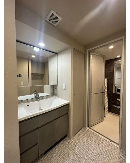 Baus Flats Kuramae - Interior - ["Flooring", "Floor", "Interior design"]