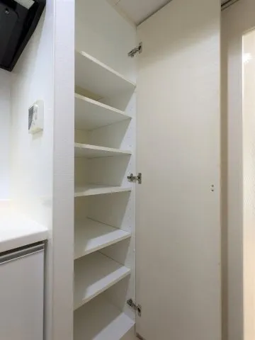 Garden Haginaka - Interior - ["Wall", "Wood", "Shelving"]
