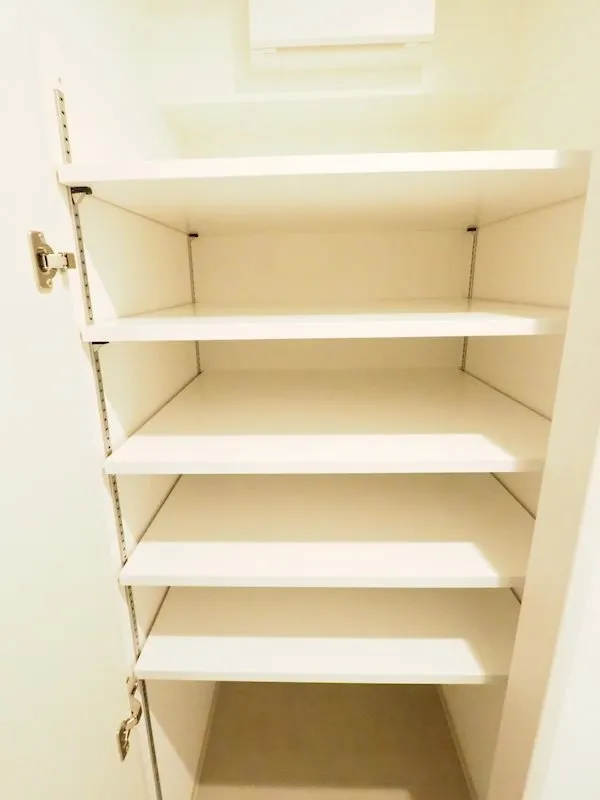 Due Iriya I - Interior - ["Furniture", "Shelf", "Bookcase"]