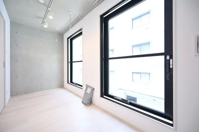 Le Nid Nihonbashi - Interior - ["Ceiling", "Apartment", "Glass"]