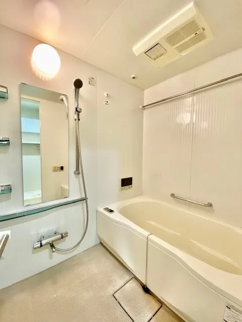 Laclas Nihonbashi Hisamatsucho - Interior - ["Bathtub", "Building", "Plumbing fixture"]