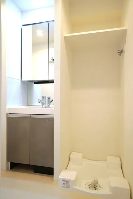 Asyl Court Yamanote Dozaka - Interior - ["Furniture", "Property", "Building"]