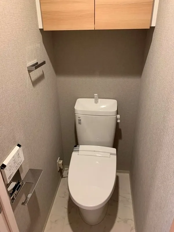 Doue Ryogoku III - Interior - ["Toilet seat", "Plumbing fixture", "Flooring"]