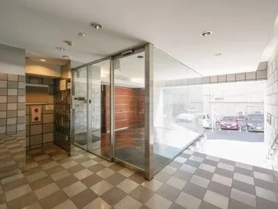 Premier Stage Mita Keio University Front - Exterior - ["Flooring", "Floor", "Composite material"]