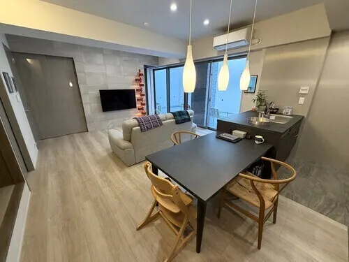 Ferris Court Jiyugaoka - Design - ["Furniture", "Flooring", "Interior design"]