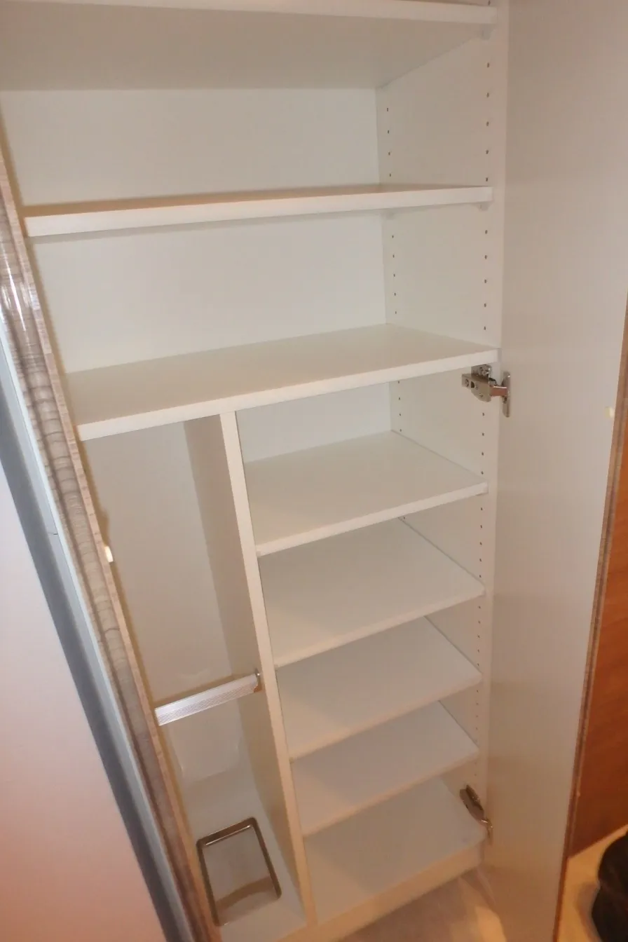 Gran Casa Nihonbashi Hamacho - Interior - ["Shelving", "Wood", "Shelf"]
