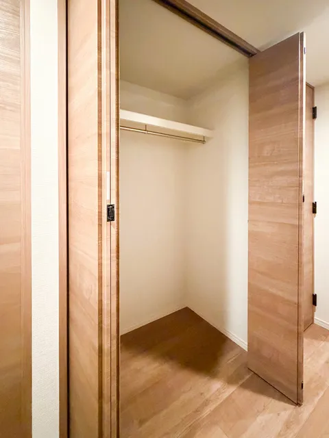 Preasvelta Minowa - Interior - ["Flooring", "Wood", "Floor"]