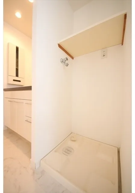 Castalia SuitenguⅡ - Interior - ["Flooring", "Wall", "Wood"]