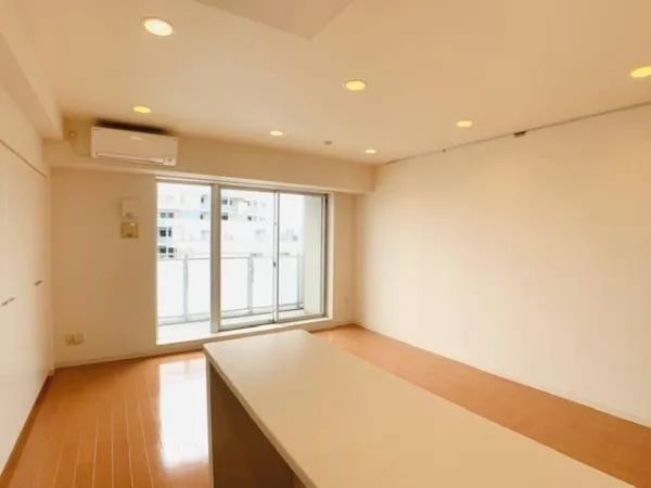 Brillia Ist Sangenjaya Blossom Terrace - Interior - ["Flooring", "Floor", "Ceiling"]