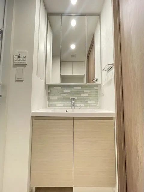 Stylio Kamata West - Interior - ["Flooring", "Floor", "Wood"]