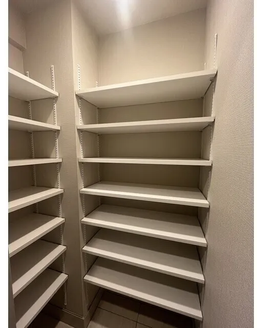 Comforia Liv Hatchobori - Interior - ["Shelving", "Shelf", "Flooring"]