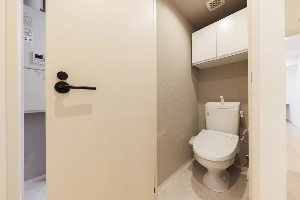 Hmlet Nishi-Shinjuku - Interior - ["Toilet seat", "Wall", "Flooring"]