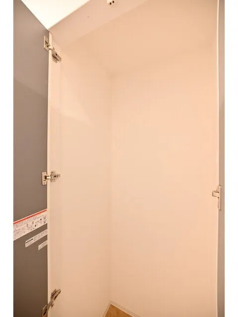 False Class Takadanobaba - Interior - ["Door", "Floor", "Household hardware"]