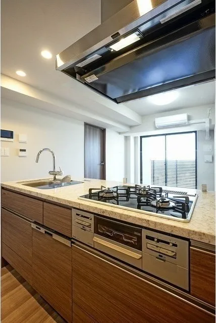 Due Fuchu I - Interior - ["Kitchen", "Kitchen Appliance", "Major appliance"]