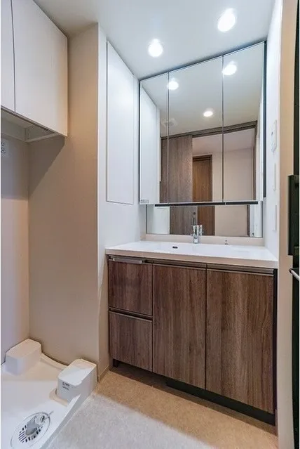 LaSante Bunkyo Sendagi - Interior - ["Cabinetry", "Building", "Furniture"]