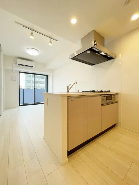 CLK Minamisenju - Interior - ["Flooring", "Floor", "Ceiling"]