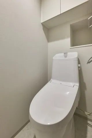 PROUD FLAT Kiyosumi Doori - Interior - ["Toilet seat", "Toilet", "Flooring"]