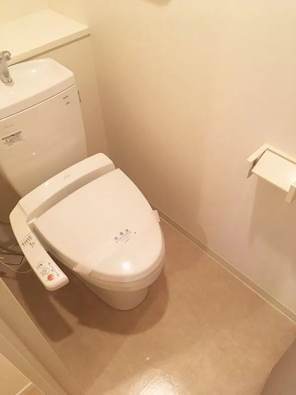 Prince Estimaison - Interior - ["Plumbing fixture", "Toilet seat", "Bathroom"]