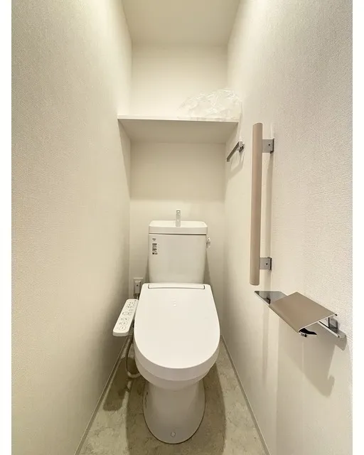 Clarity Ueno Inaricho - Interior - ["Toilet seat", "Toilet", "Plumbing fixture"]