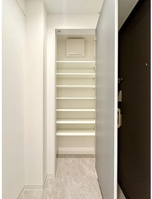 Gran Casa Ueno Matsugaya - Interior - ["Wall", "Flooring", "Wood"]