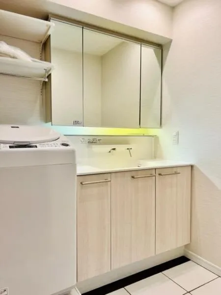 Brillia Ginza Id - Interior - ["Cabinetry", "Countertop", "Furniture"]