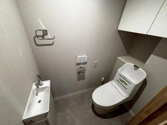 Room 807, Shinbashi Plaza Building