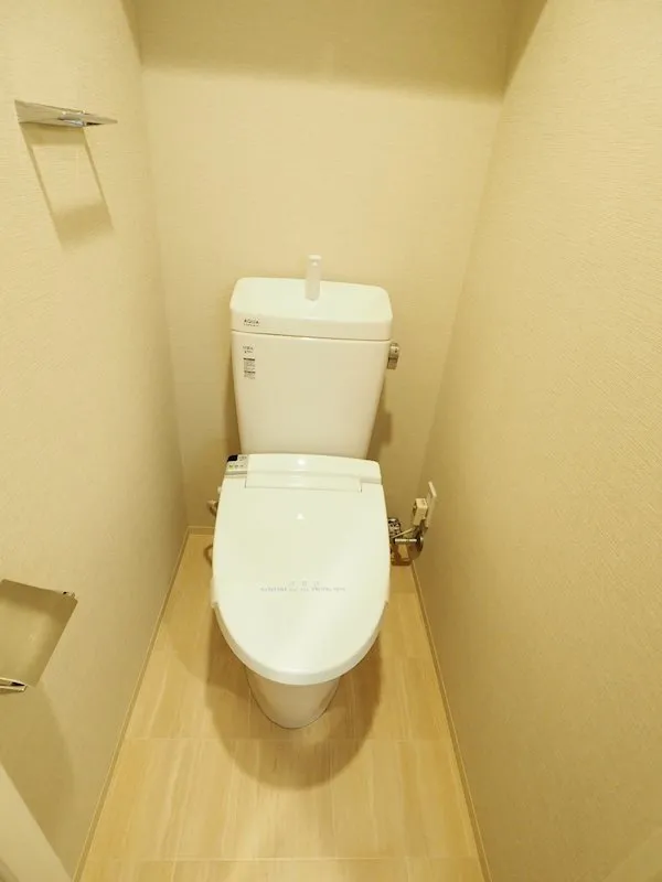 Cross Residence Iidabashi - Interior - ["Toilet seat", "Plumbing fixture", "Toilet"]