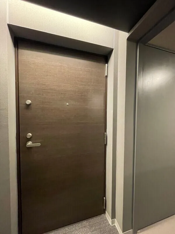 LUMIEC un Toyocho - Interior - ["Flooring", "Floor", "Door"]