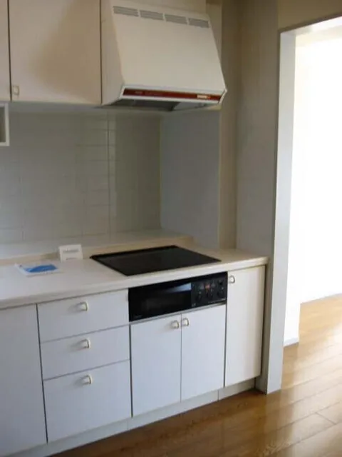 Shibaura Square Heights - Interior - ["Kitchen Appliance", "Kitchen", "Flooring"]