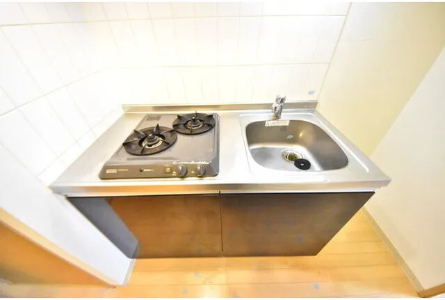Aperto Nishi Shinjuku - Interior - ["Kitchen Sink", "Kitchen", "Flooring"]