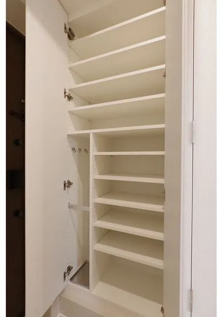 Comforia Oshima DEUX - Interior - ["Wood", "Cupboard", "Shelving"]