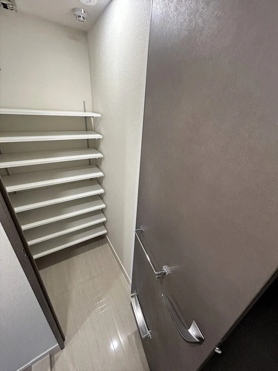 Blanchiesta Kiba - Interior - ["Flooring", "Floor", "Grey"]