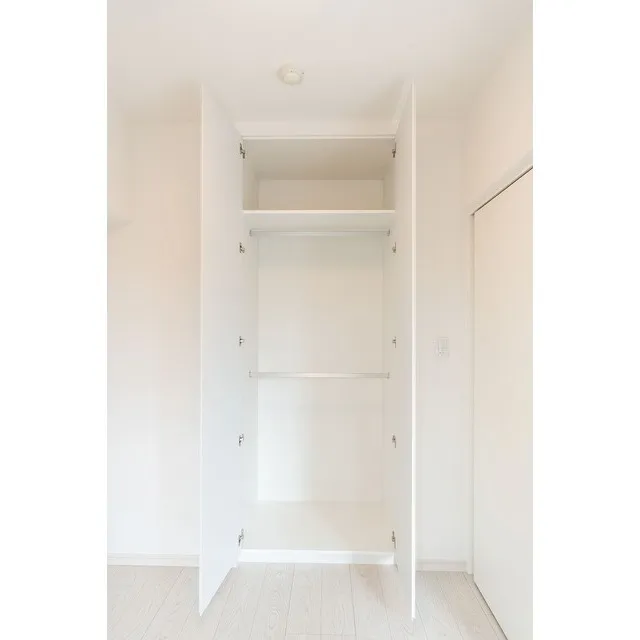 Comforia Oji - Interior - ["Fixture", "Wood", "Door"]