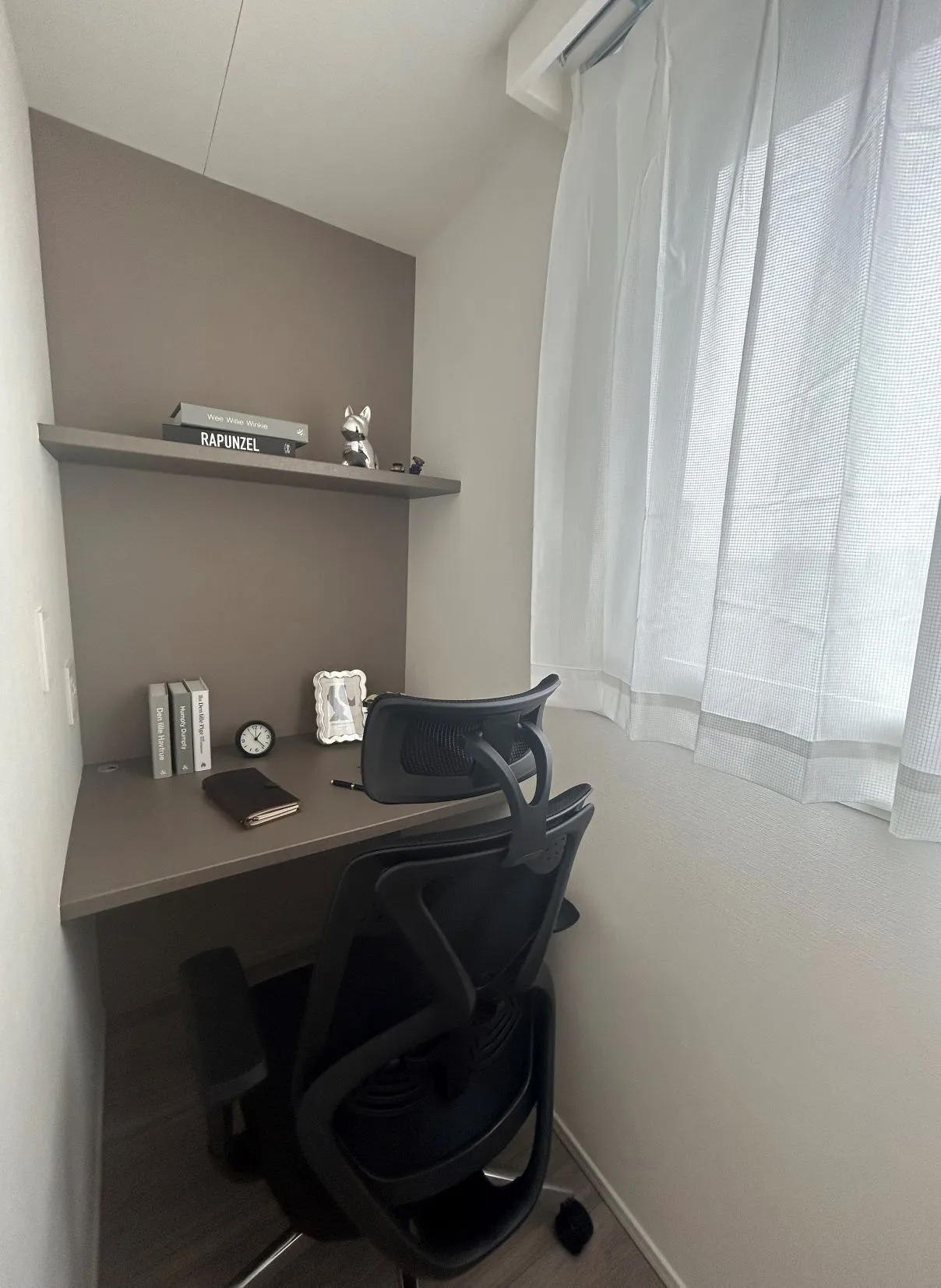 Branchiesta Ueno - Design - ["Furniture", "Desk", "Office chair"]
