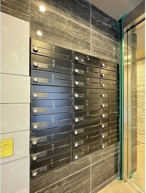 Comforia Liv Ueno - Exterior - ["Household hardware", "Tile", "Aluminium"]