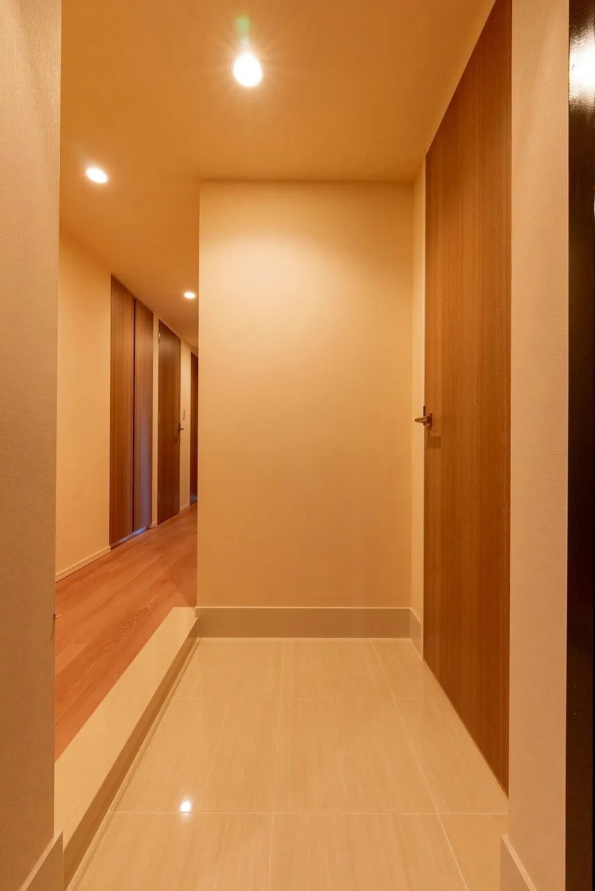 Mita Hijirizaka Garden Residence - Interior - ["Wood", "Fixture", "Hall"]