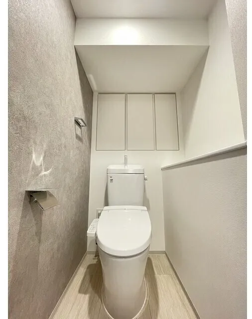 Stylio Kamata West - Interior - ["Toilet seat", "Toilet", "Flooring"]