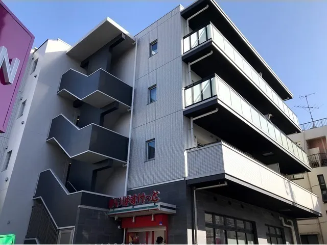 Astoria - Exterior - []