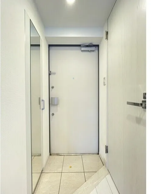 Comforia Liv Ueno - Interior - ["Flooring", "Floor", "Door"]