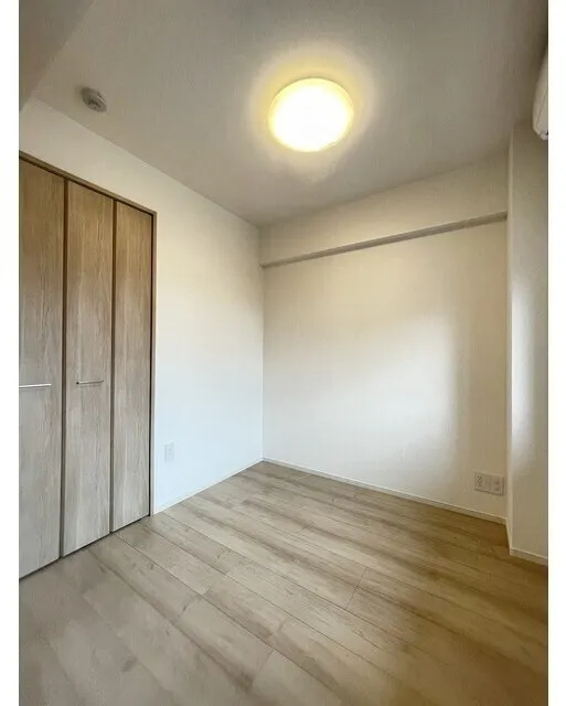 Due Oku - Interior - ["Flooring", "Floor", "Wood flooring"]