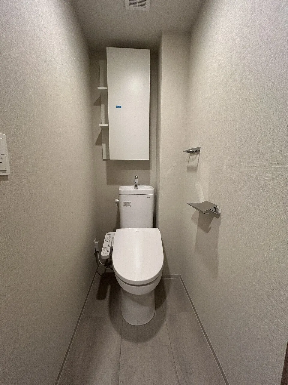 Blanchiesta Kiba - Interior - ["Toilet seat", "Flooring", "Toilet"]