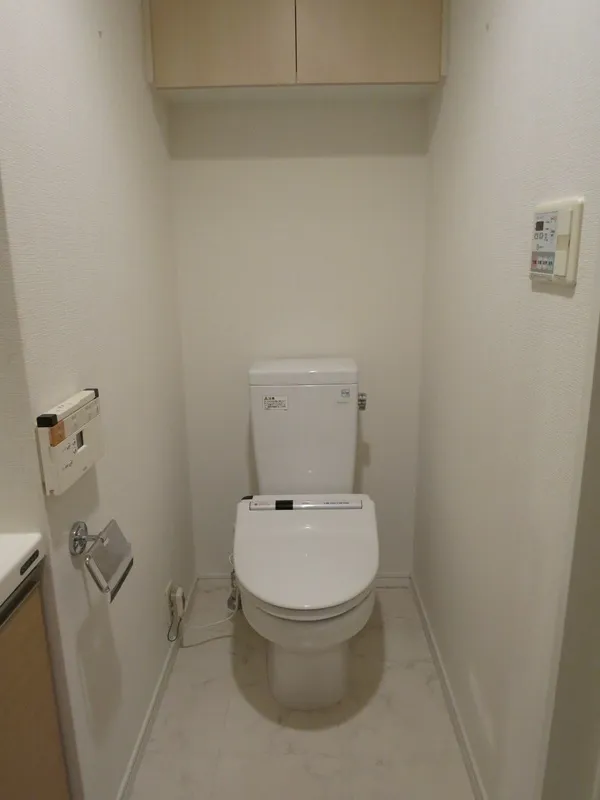 Doue Shintomi Town - Interior - ["Toilet seat", "Plumbing fixture", "Toilet"]